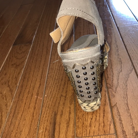 Wedges with beading in grey - Picture 3 of 6